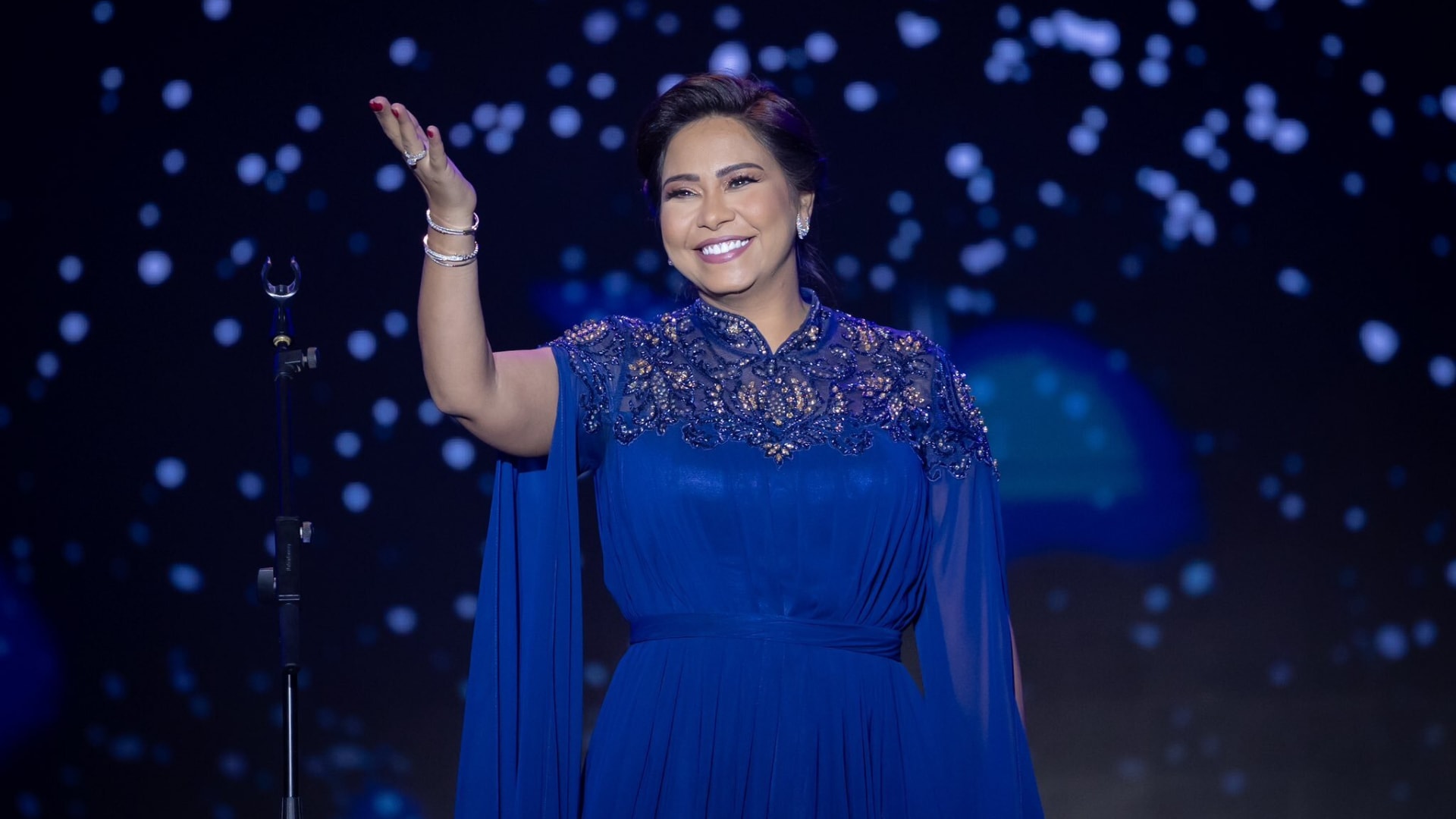 النجمة شيرين النجمة شيرين